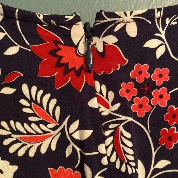 Boden dress - size 2 - navy blue floral - flutter sleeve - asymmetrical hem - Picture 9 of 11